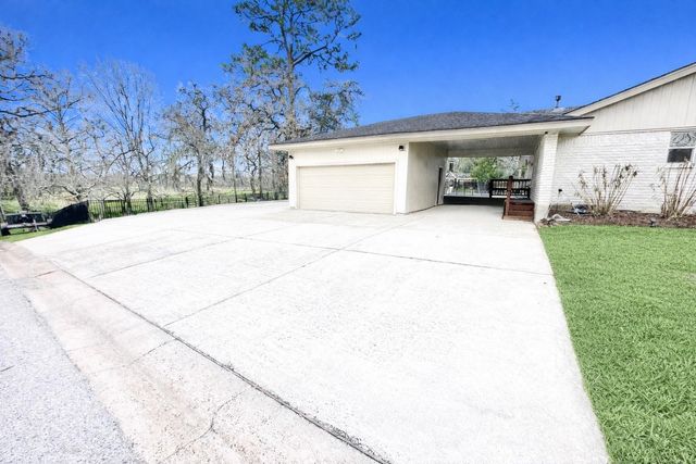 510 N Shadowbend Avenue, Friendswood, TX 77546