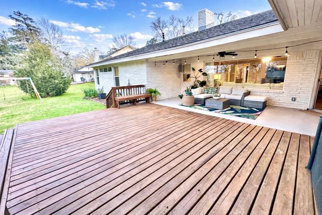 510 N Shadowbend Avenue, Friendswood, TX 77546