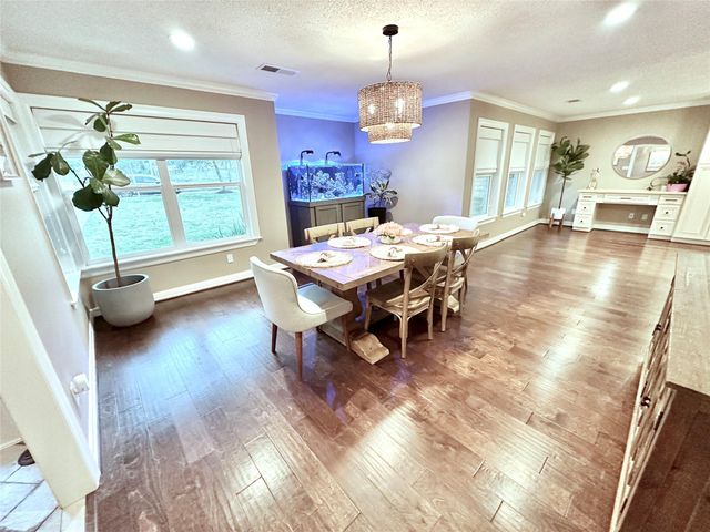 510 N Shadowbend Avenue, Friendswood, TX 77546