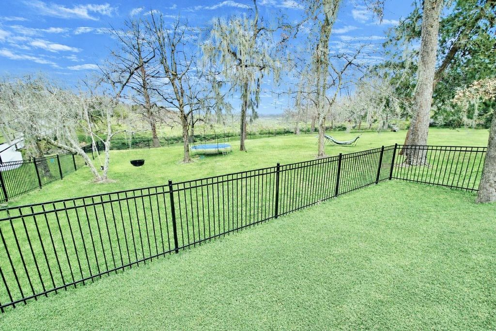 510 N Shadowbend Avenue, Friendswood, TX 77546