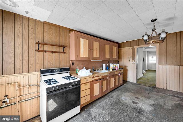 216 E DONEGAL ST, Mount Joy, PA 17552