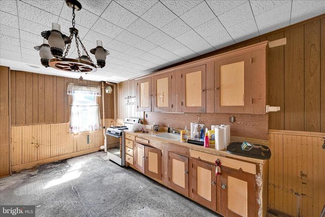 216 E DONEGAL ST, Mount Joy, PA 17552
