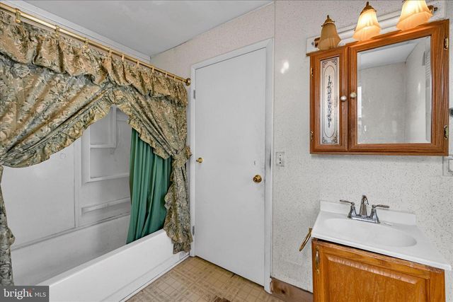216 E DONEGAL ST, Mount Joy, PA 17552