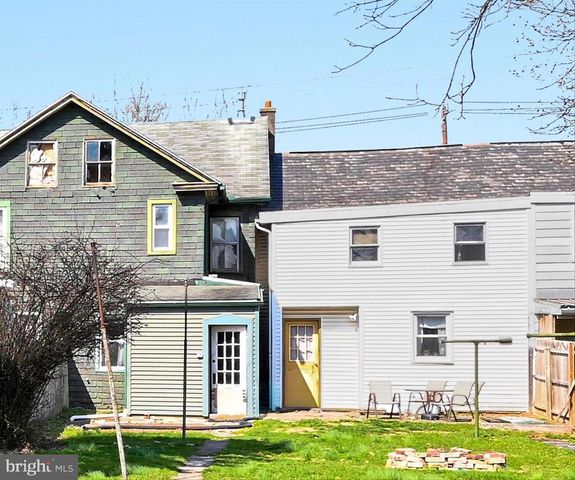 216 E DONEGAL ST, Mount Joy, PA 17552
