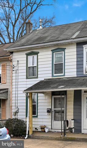 216 E DONEGAL ST, Mount Joy, PA 17552