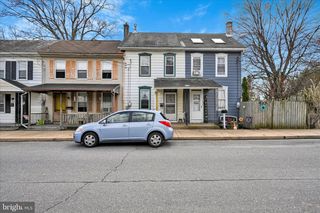 216 E DONEGAL ST, Mount Joy, PA 17552