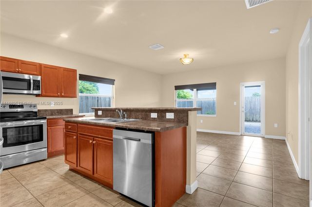 2401 NE 4th St, Homestead, FL 33033