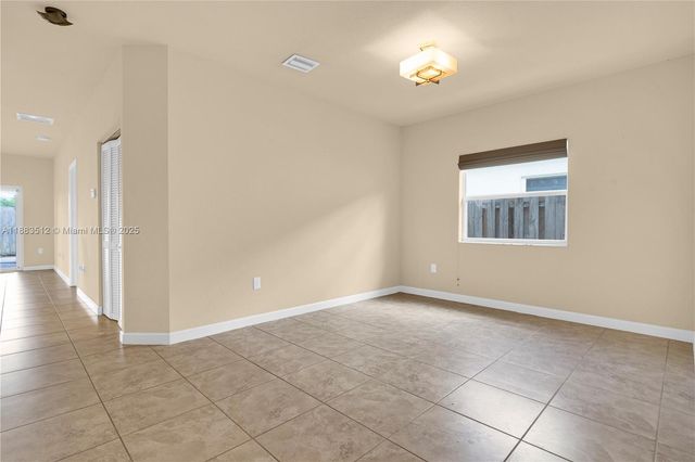 2401 NE 4th St, Homestead, FL 33033