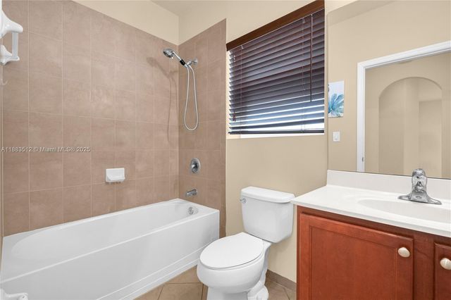 2401 NE 4th St, Homestead, FL 33033