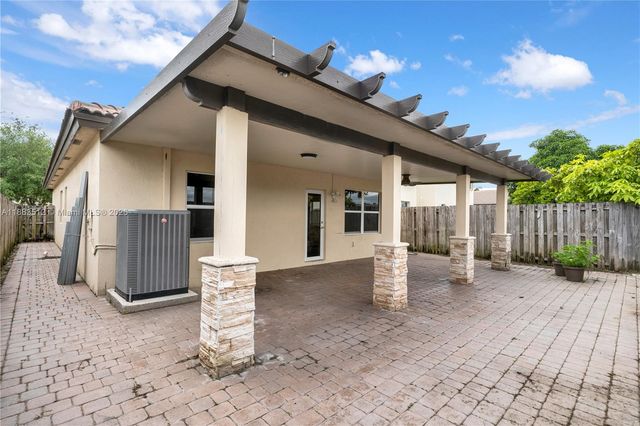 2401 NE 4th St, Homestead, FL 33033