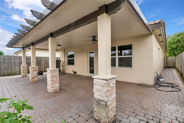 2401 NE 4th St, Homestead, FL 33033