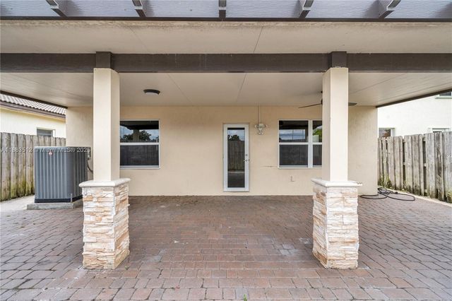 2401 NE 4th St, Homestead, FL 33033