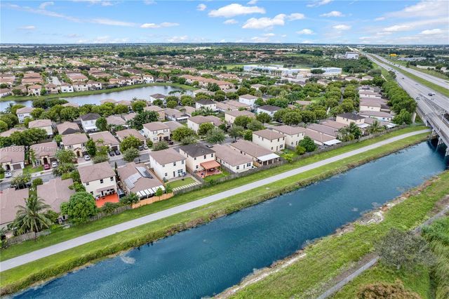 2401 NE 4th St, Homestead, FL 33033