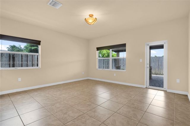 2401 NE 4th St, Homestead, FL 33033