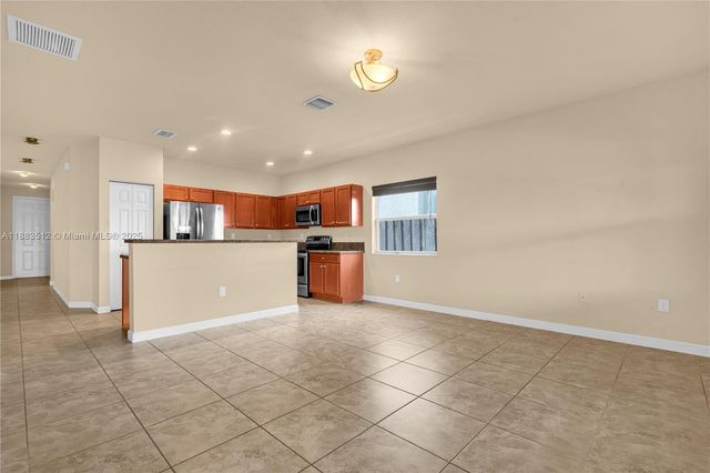 2401 NE 4th St, Homestead, FL 33033