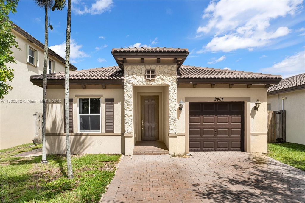 2401 NE 4th St, Homestead, FL 33033