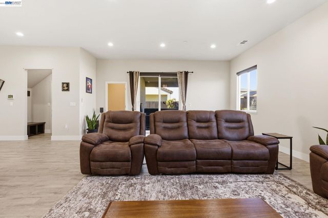 2394 Bharvani Ave, Manteca, CA 95337
