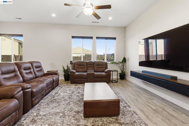 2394 Bharvani Ave, Manteca, CA 95337