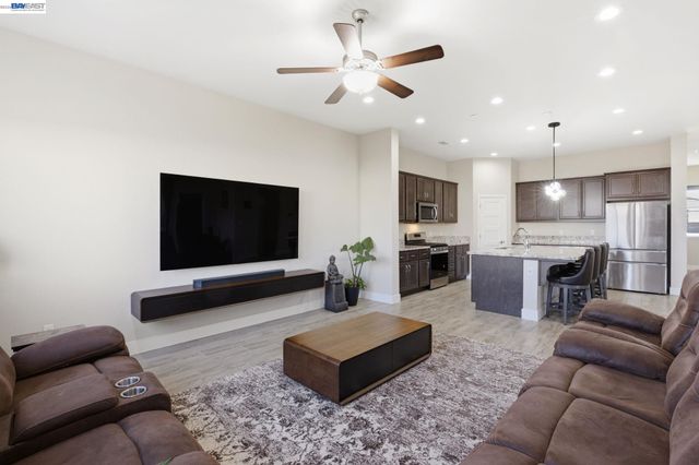 2394 Bharvani Ave, Manteca, CA 95337