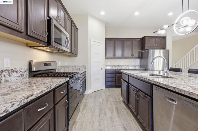 2394 Bharvani Ave, Manteca, CA 95337