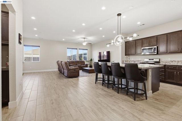 2394 Bharvani Ave, Manteca, CA 95337