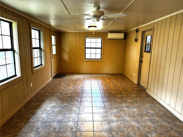 484 S First Avenue, Stephenville, TX 76401
