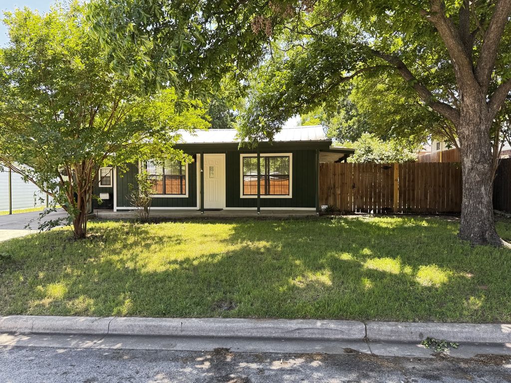 484 S First Avenue, Stephenville, TX 76401