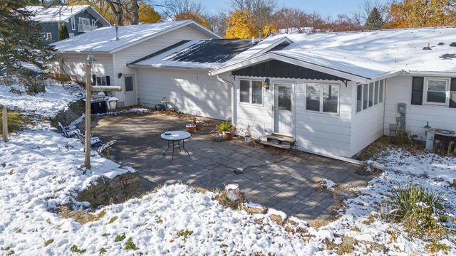 122 Hillside Circle, New Glarus, WI 53574