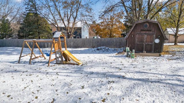 122 Hillside Circle, New Glarus, WI 53574