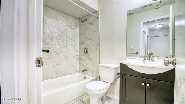 78 Wyndham Place 129, Robbinsville, NJ 08691