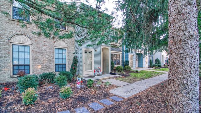 78 Wyndham Place 129, Robbinsville, NJ 08691