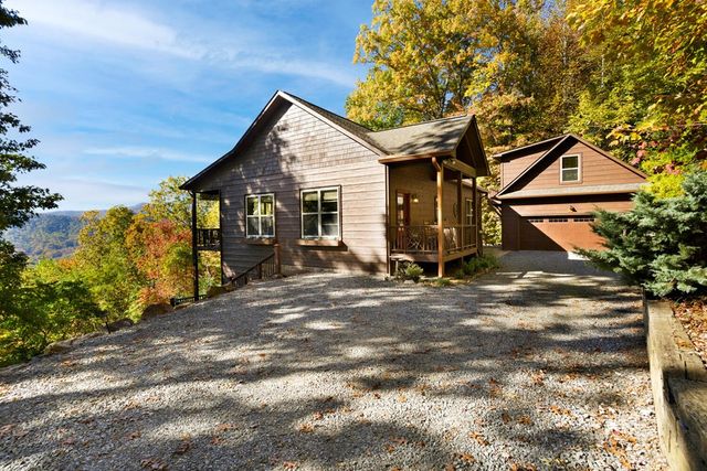 7031 Black Bear Trail, Hiawassee, GA 30546