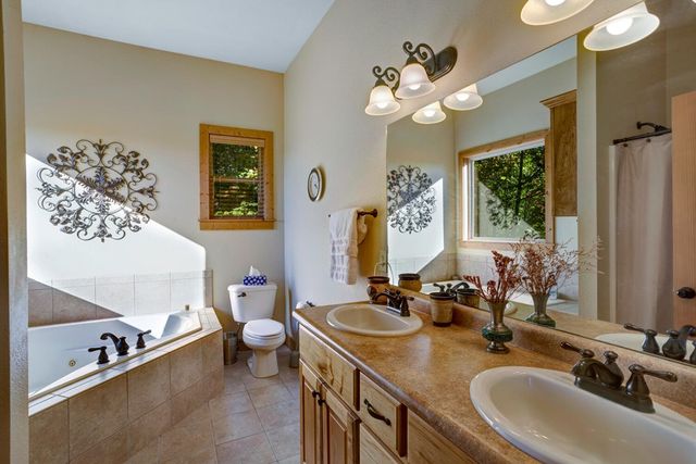 7031 Black Bear Trail, Hiawassee, GA 30546