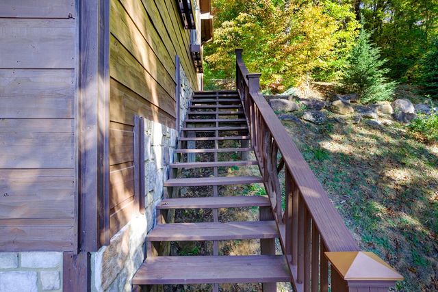 7031 Black Bear Trail, Hiawassee, GA 30546