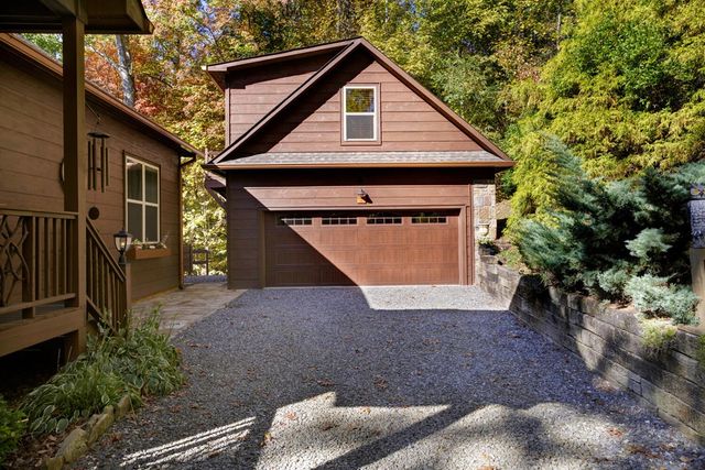 7031 Black Bear Trail, Hiawassee, GA 30546