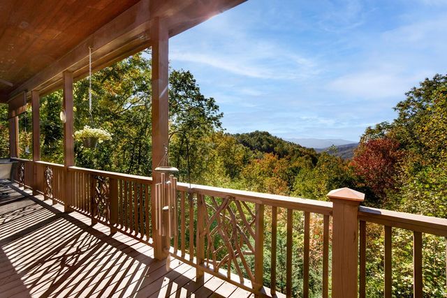 7031 Black Bear Trail, Hiawassee, GA 30546