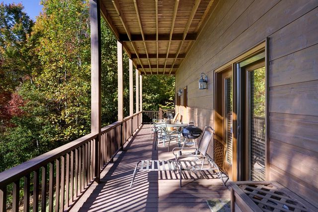 7031 Black Bear Trail, Hiawassee, GA 30546