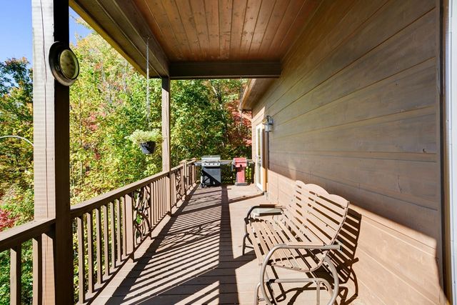 7031 Black Bear Trail, Hiawassee, GA 30546