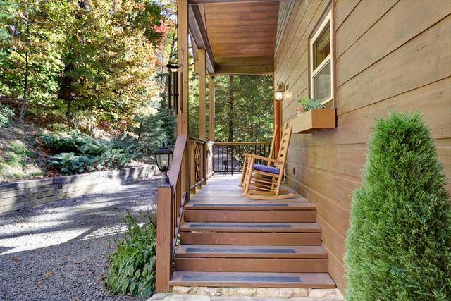 7031 Black Bear Trail, Hiawassee, GA 30546