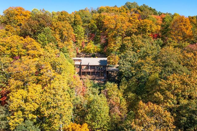 7031 Black Bear Trail, Hiawassee, GA 30546