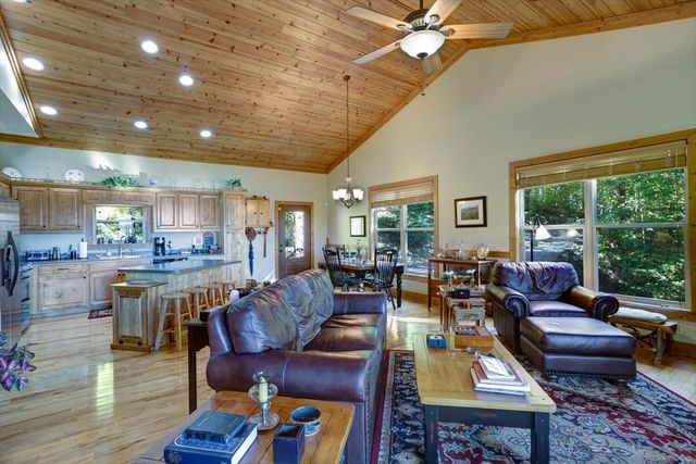 7031 Black Bear Trail, Hiawassee, GA 30546