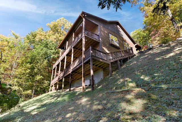 7031 Black Bear Trail, Hiawassee, GA 30546