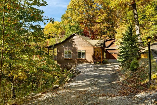 7031 Black Bear Trail, Hiawassee, GA 30546