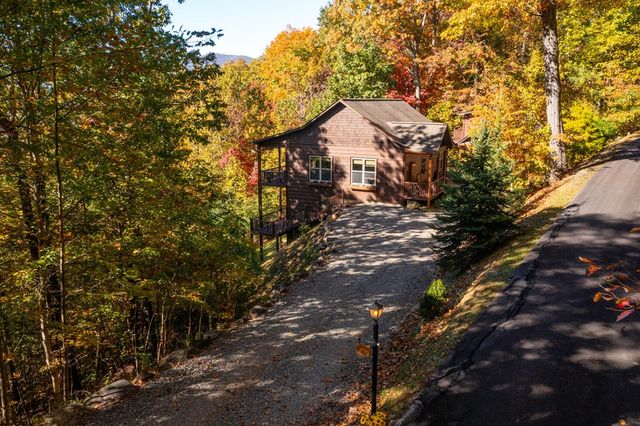 7031 Black Bear Trail, Hiawassee, GA 30546