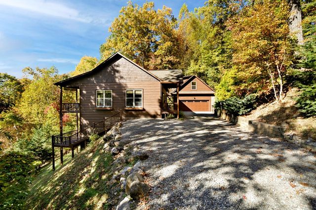 7031 Black Bear Trail, Hiawassee, GA 30546