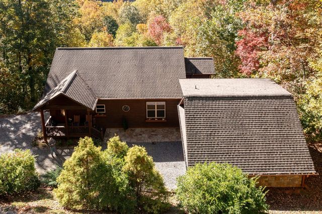 7031 Black Bear Trail, Hiawassee, GA 30546