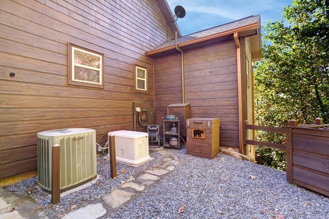 7031 Black Bear Trail, Hiawassee, GA 30546