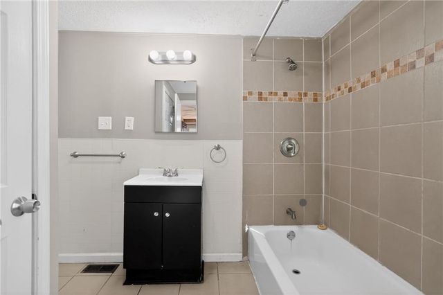 2209 S Hawthorne Avenue, Independence, MO 64052