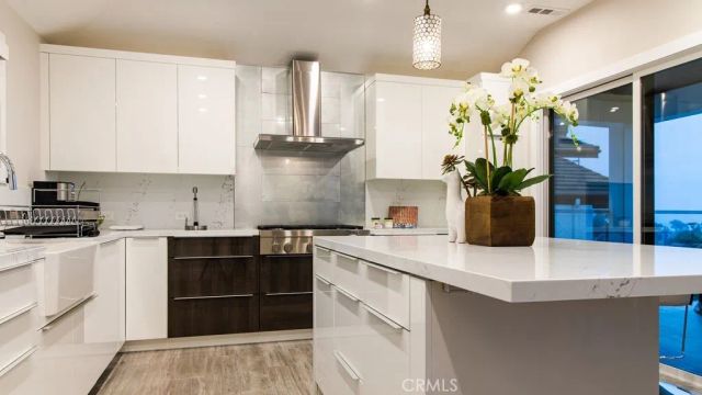 16 North Stonington, Laguna Beach, CA 92651