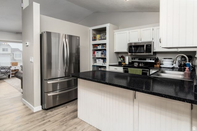 7960 S SHAYLA DR, West Jordan, UT 84088